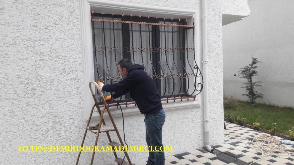 Çekmeköy de demir pencere korkuluk montajı yapan demirci ustası
