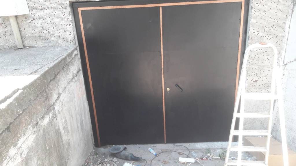 Şile de demir den yapılmış demir doğrama kapı