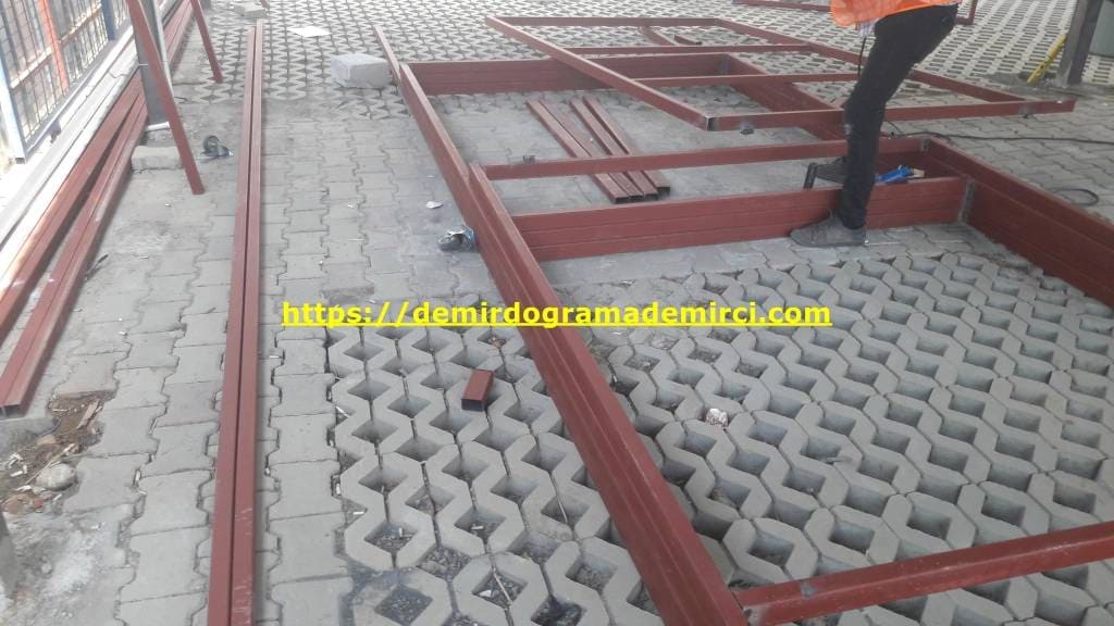 Ümraniye de demir işleri yapan demirci