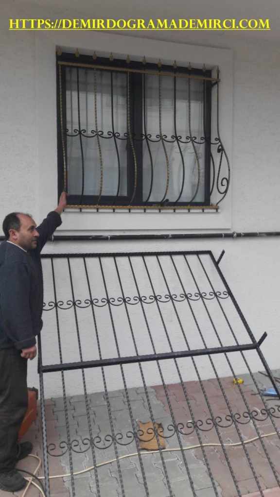 Üsküdar da demir doğrama ustası tarafından yapılmış ferforje pencere korkuluğu